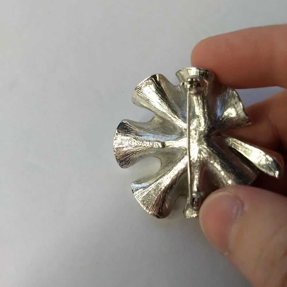 Sarah Coventry Silver Tone Rolling Leaf Pin Brooch Vintage Glam Nature